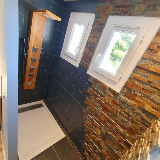 Joli Haut De Villa 3 Chambres Climatise Avec Jacuzzi Marignane Exterior foto